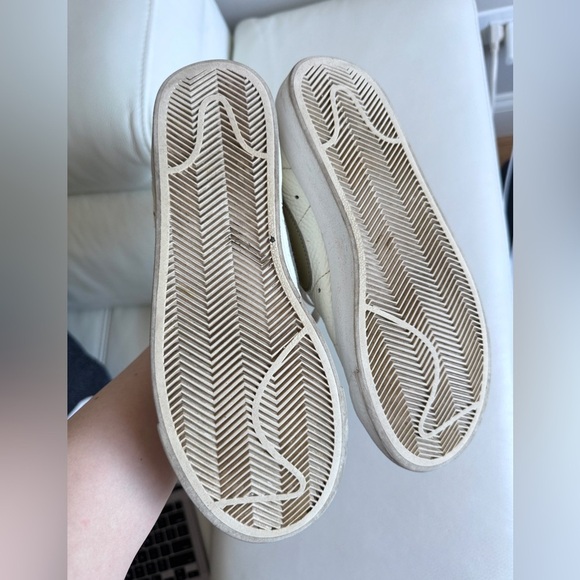 Nike High Neck Sneakers in sz. 8 - Picture 9 of 10